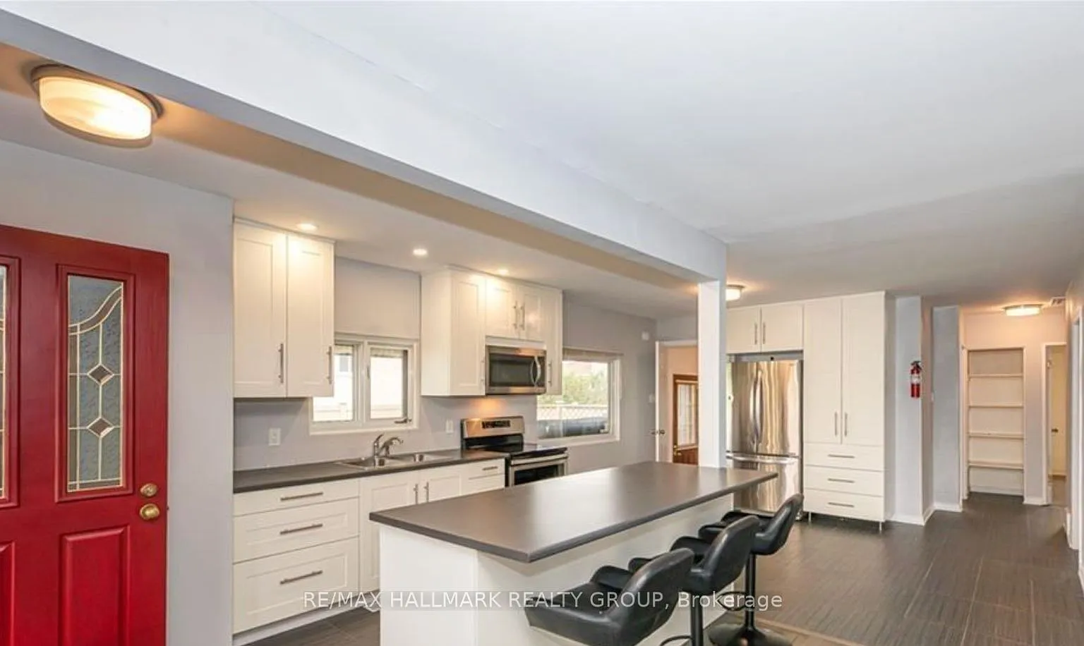 3 bed, $2,500 — Photo 2
