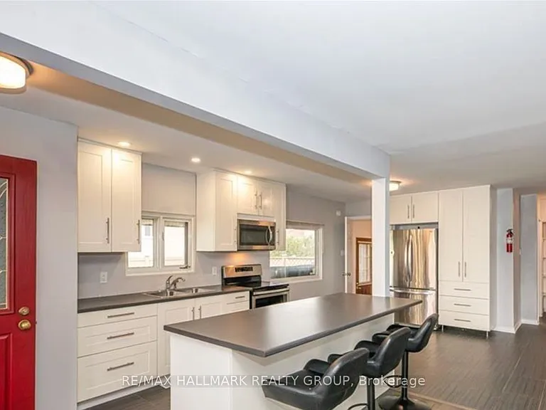 1387 Sault St #A — Photo 2