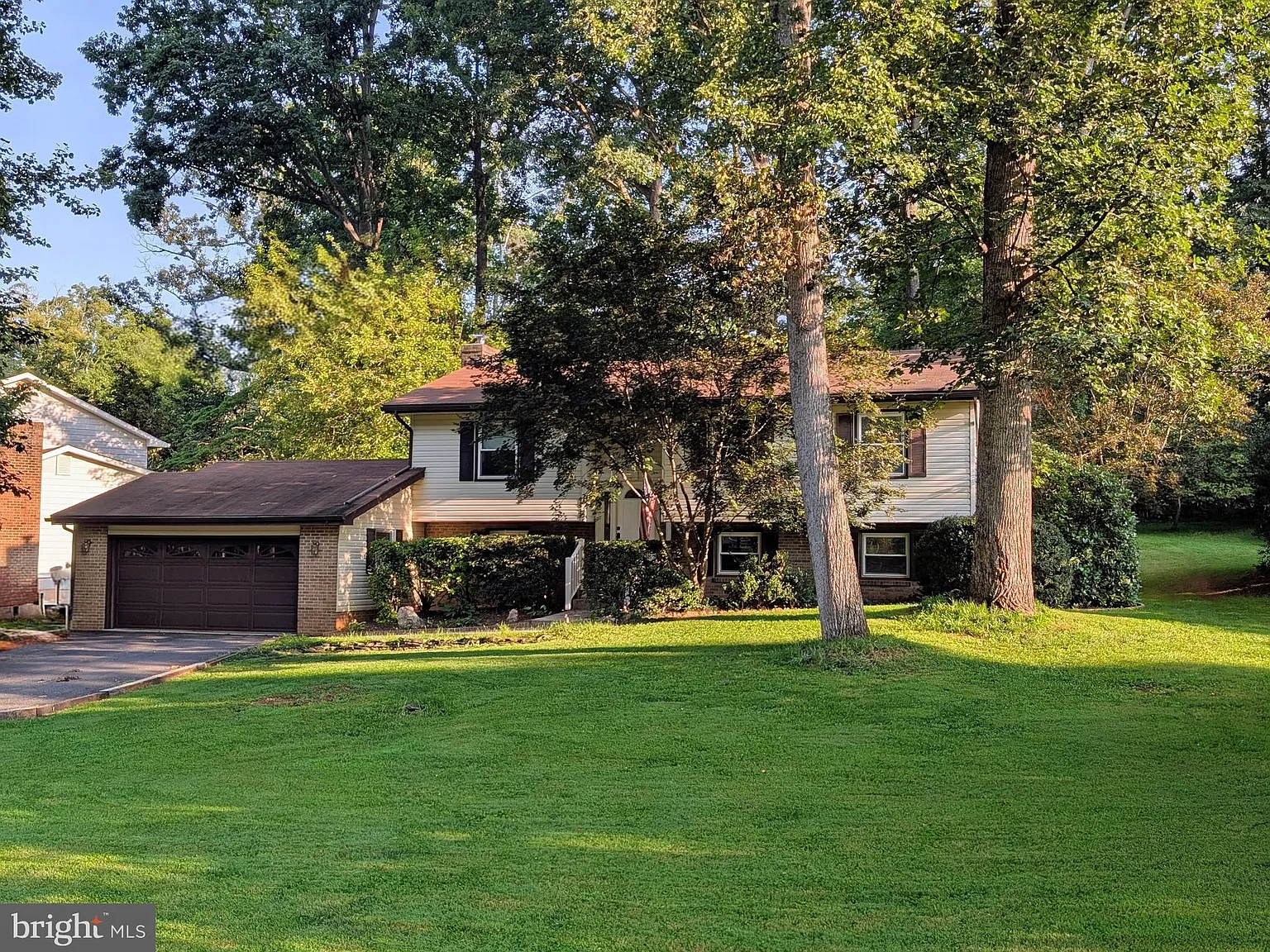 5 bed, 2.5 bath, 2160 sqft, $3,000 — Photo 3