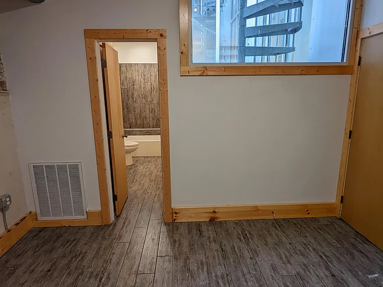 116 E Market St — Photo 17