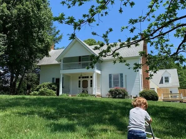 239 Banner Farm Rd, Mills River, NC 28759