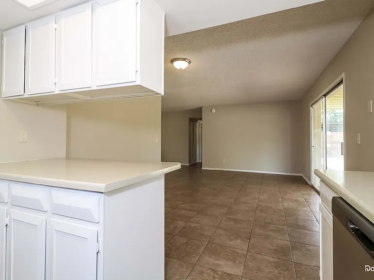 4810 W Desert Cove Ave — Photo 4