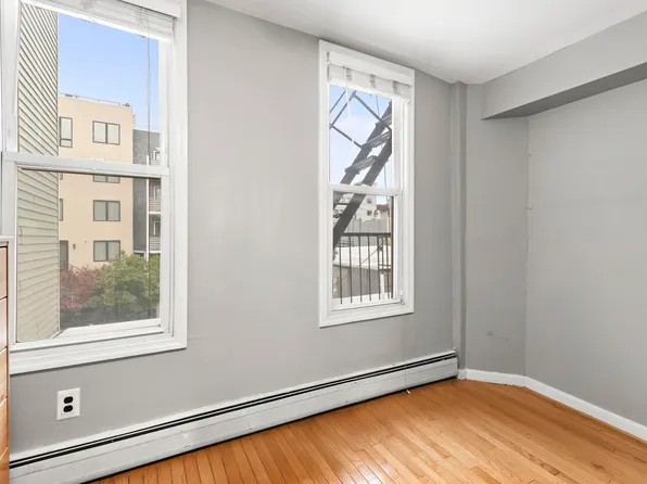 410 Adams Street image 9 of 13