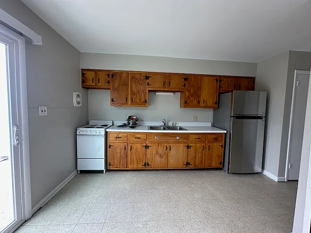 3070 Maiden Ln — Photo 2