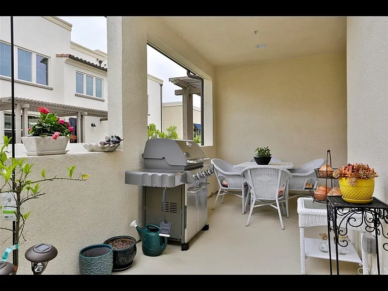 19 Abarrota St — Photo 10