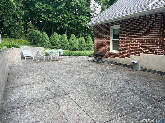 3rd image of 32 Homestead Avenue