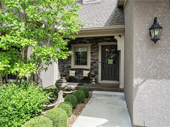 14753 Meadow Ln, Leawood, KS 66224