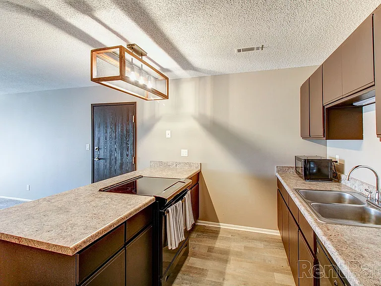 cpa - College Park Apartments — Photo 35