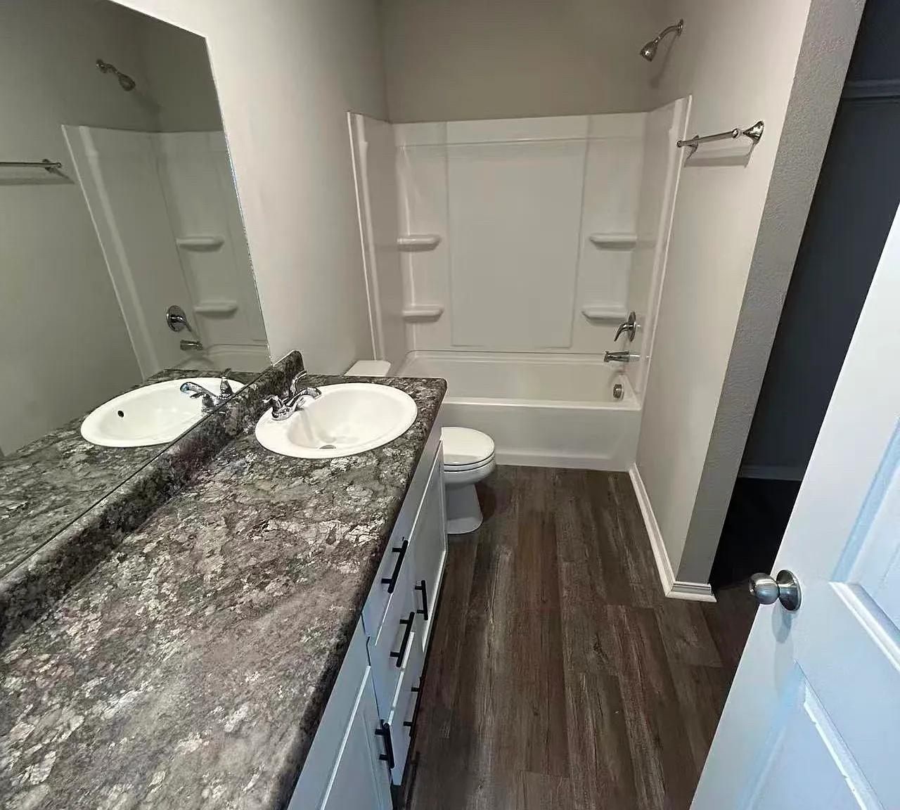 3 bed, 1012 sqft, $1,450 — Photo 2
