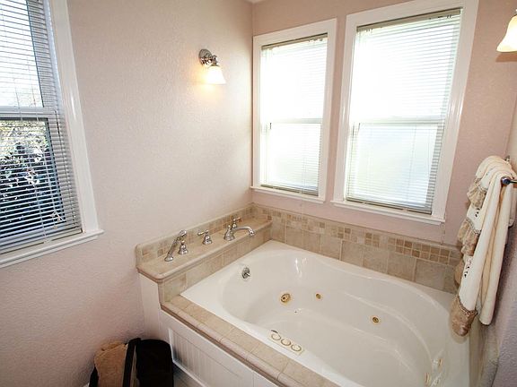 4th image of 245 Alta Vista Ave