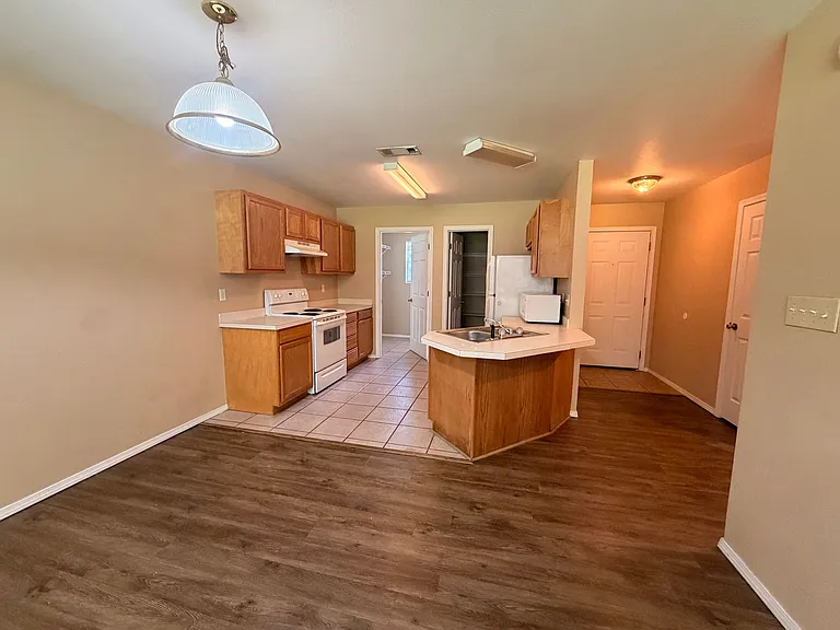 3805 E 6th St — Photo 3