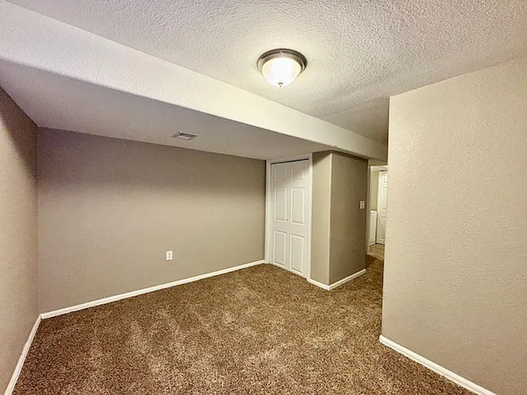1044 S Paris Ct — Photo 22