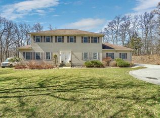 8 Valerie Dr, Chester, NY 10918
