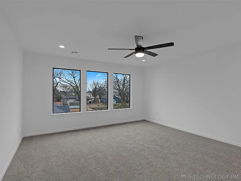 515 W El Paso St — Photo 71
