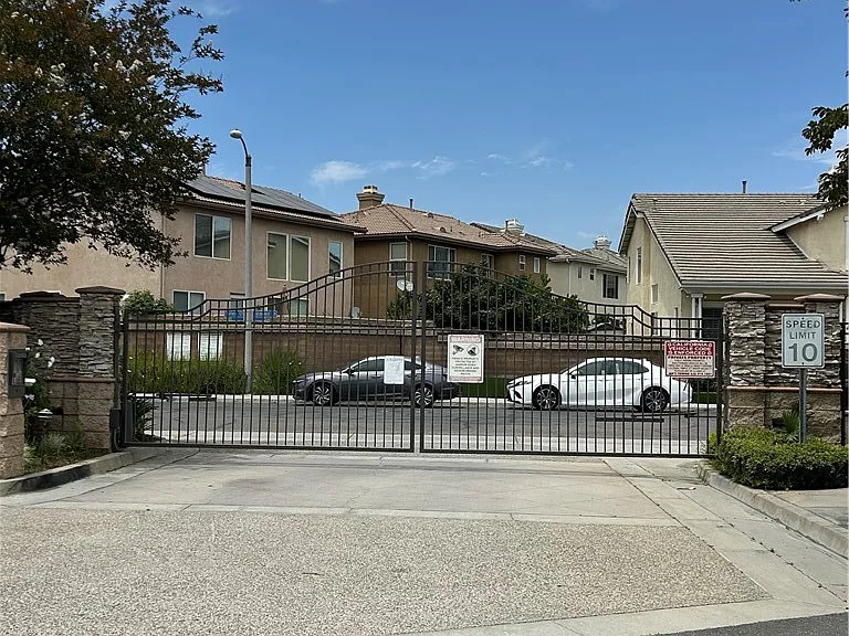 2926 Spruce Ct — Photo 1