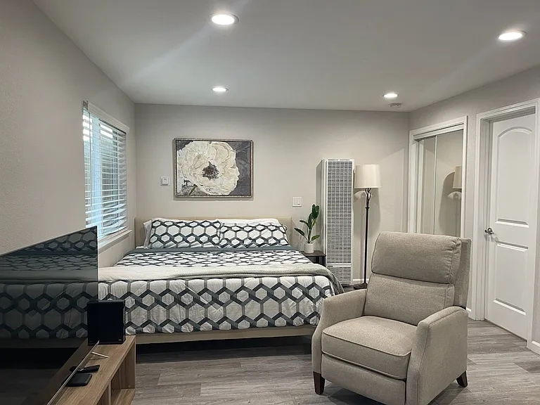 392 Menker Ave #3 — Photo 6