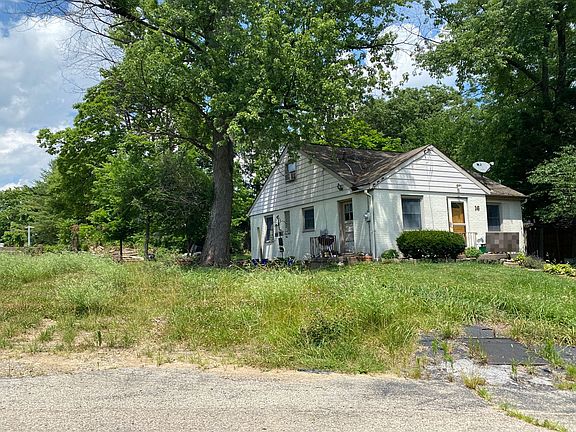 2nd image of 16 E Charlotte Ave