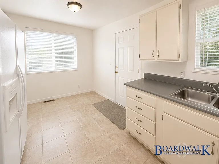 1195 E Roosevelt Ave #1 — Photo 6