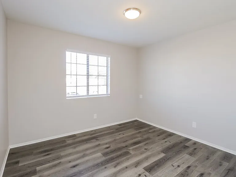 2641 E Isabella Ave — Photo 12