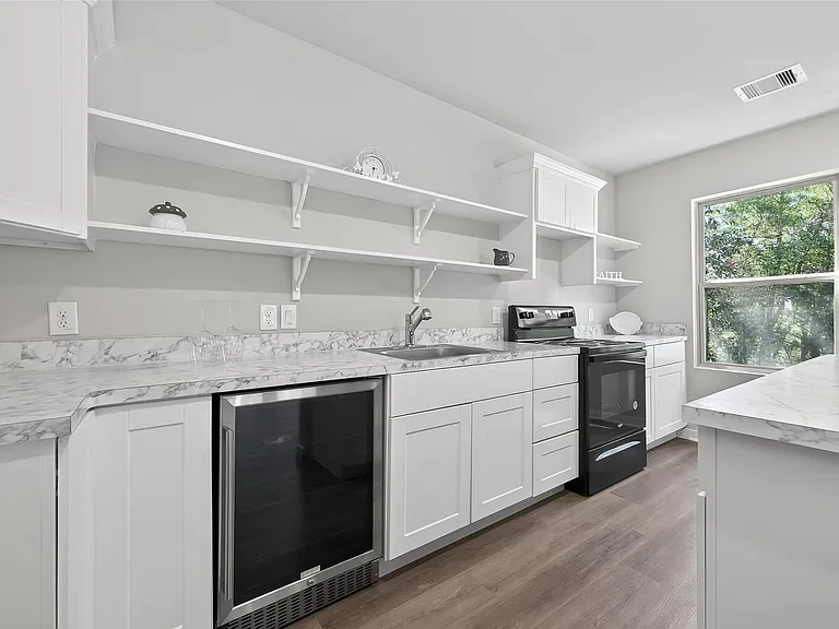 154 E Lakeview Dr — Photo 6