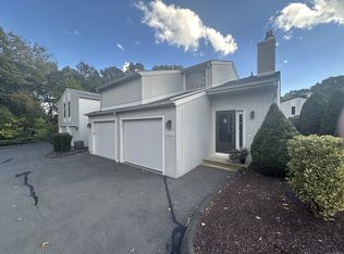 735 W Main St APT D, Cheshire, CT 06410