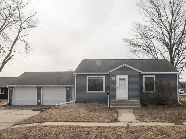 112 6th St NW, Orange City, IA 51041