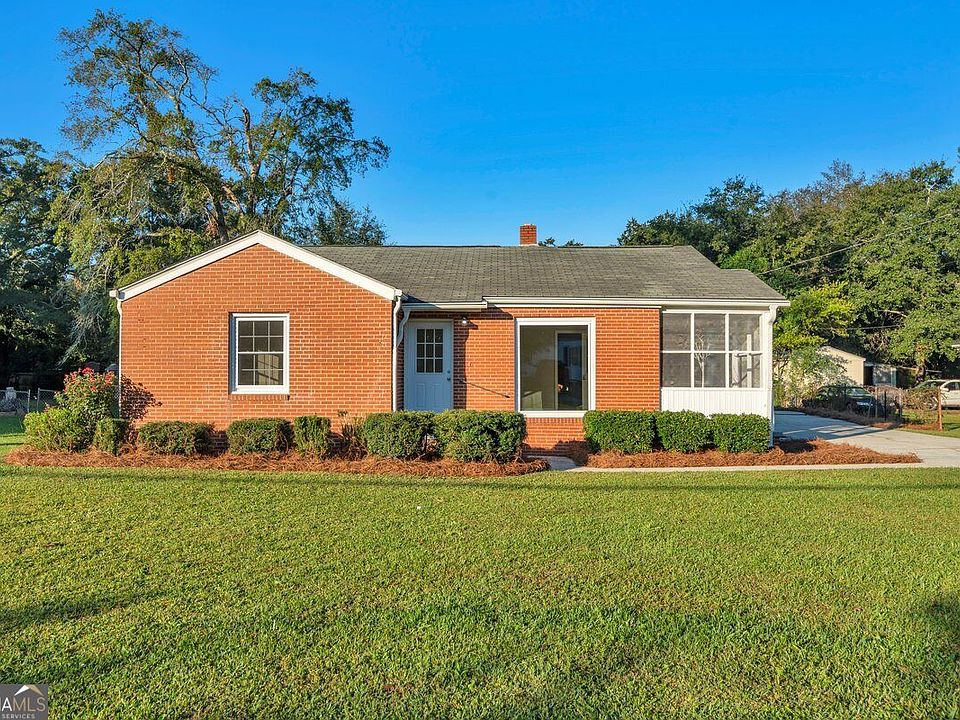 1st image of 208 Comer Dr