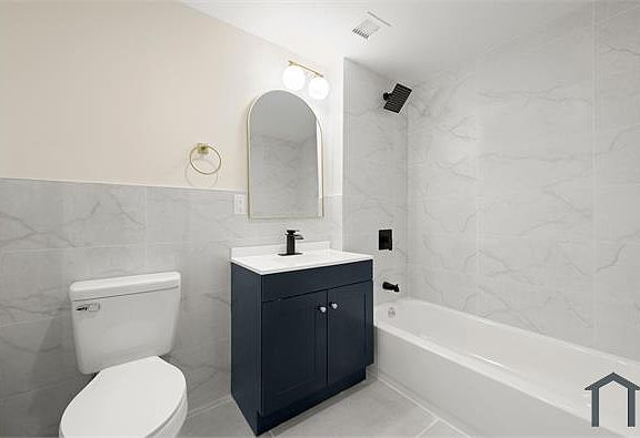 3rd image of 16613 91st Ave #3B