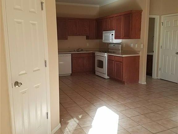 3rd image of 12109 Hunter Hill Way #B