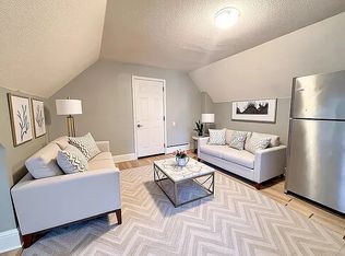 76 Sanford Ave S #4, Hamilton, ON L8M2G8