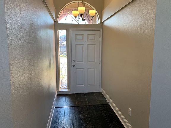 4th image of 5618 Luna Dr