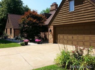 24 Lamplight Ln, Glen Carbon, IL