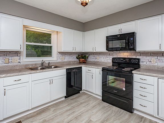 4th image of 510 SW Westlawn Dr