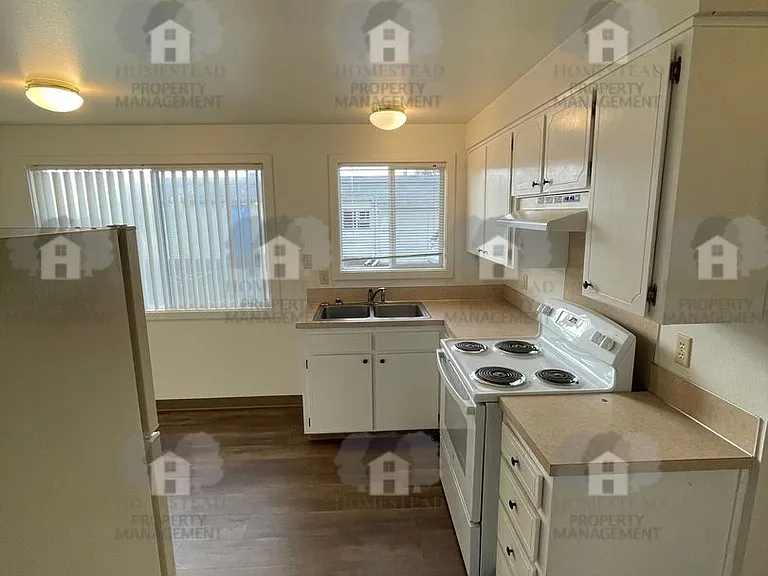 1630 Monmouth St — Photo 4