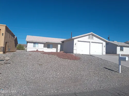2211 Holly Ave Photo 1