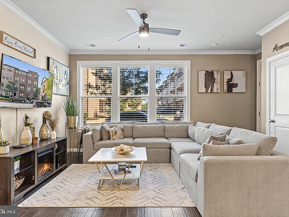 5th image of 45145 Kincora Dr