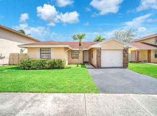 710 Willow Grove Ter, Davie, FL 33325