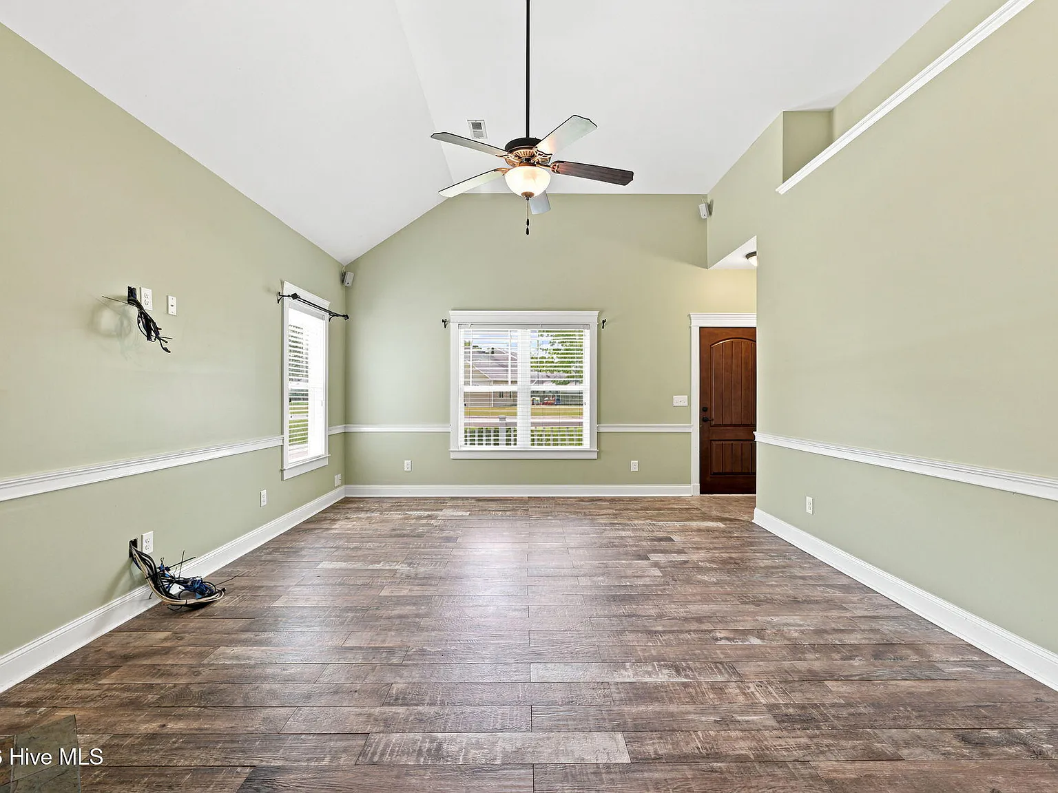 3 bed, 2.0 bath, $2,100 — Photo 3