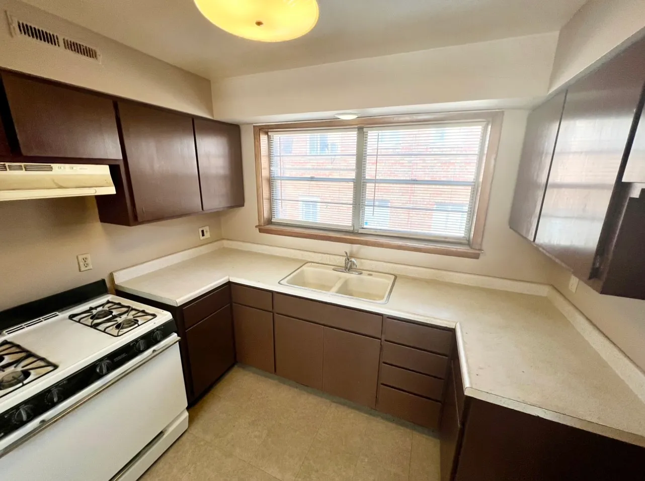 2 bed, 1005 sqft, $995 — Photo 3