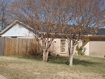 3rd image of 412 Fox Dr