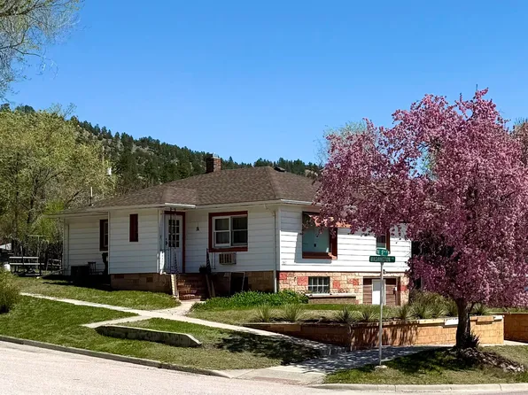 345 N 5th St, Hot Springs, SD 57747