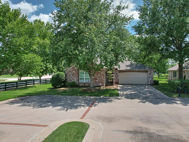 412 N Forest Ridge Blvd — Photo 35