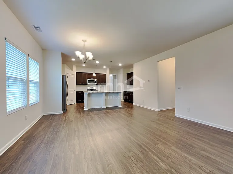 309 Dogwood Cir — Photo 5
