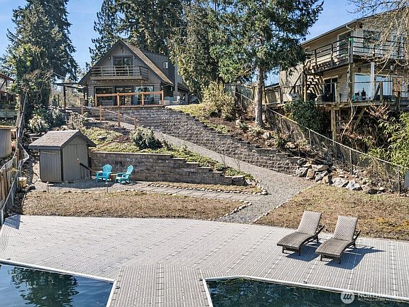 3rd image of 16714 Pleasant Beach Drive SE