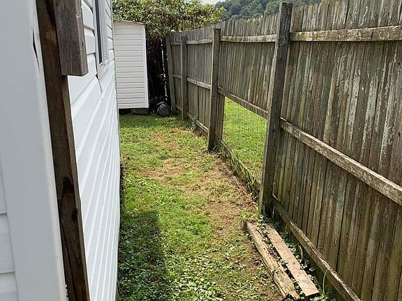 Side yard small yard but completely fenced