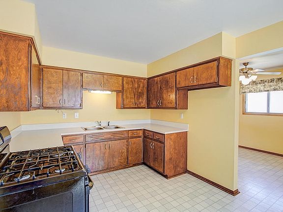 3rd image of 2523 W Lindenwood Ave