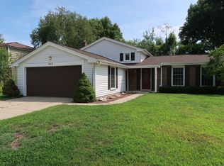 413 Greentree Pkwy, Libertyville, IL 60048