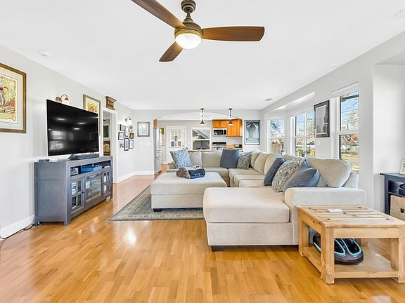 3rd image of 2195 Cantalier St