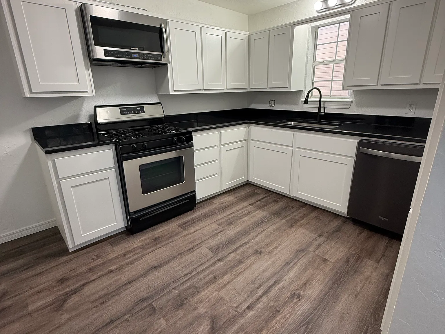 3 bed, 1200 sqft, $1,200 — Photo 2