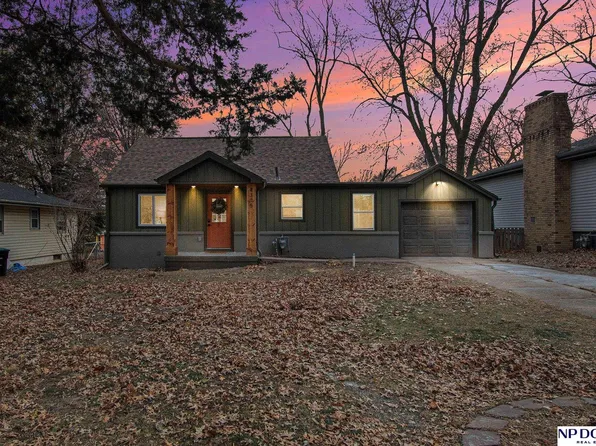 4305 Grover St, Omaha, NE 68105